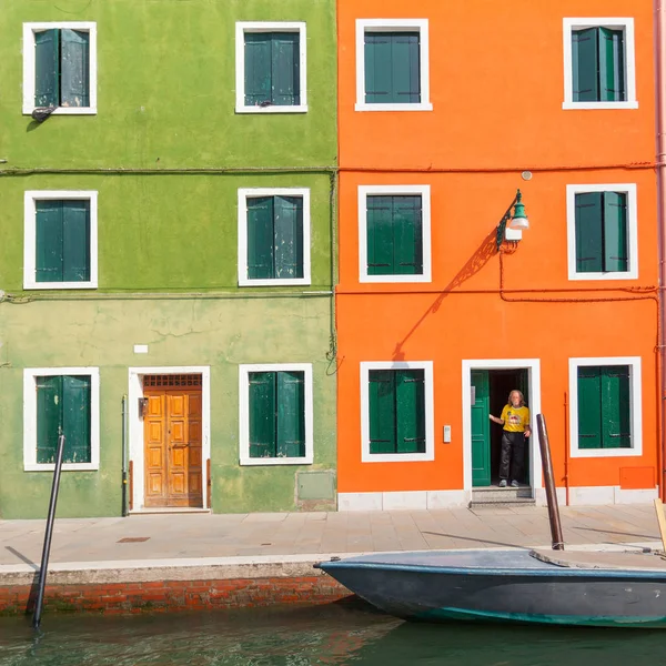 Burano, Venedik, İtalya 'daki renkli evler — Stok fotoğraf