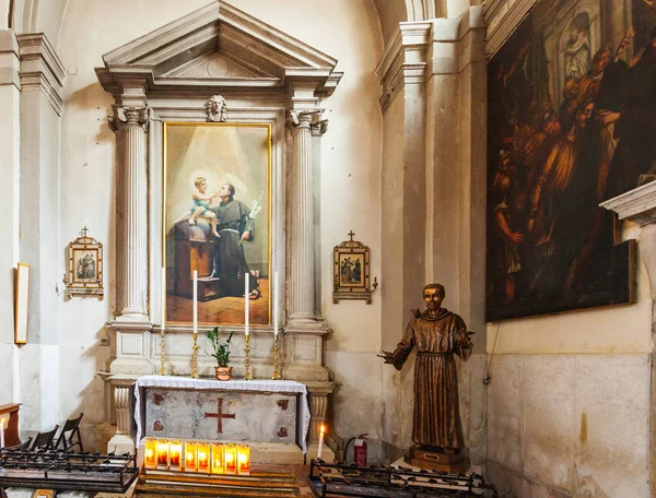 Igreja de San Martino na ilha de Burano . — Fotografia de Stock