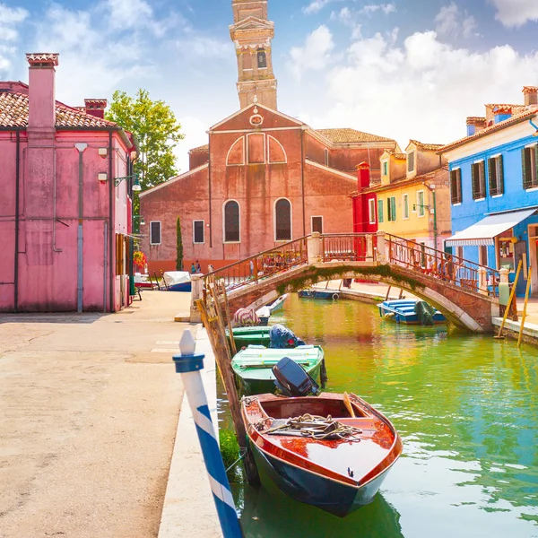 Kleurrijke huizen in Burano, Venetië, Italië — Stockfoto