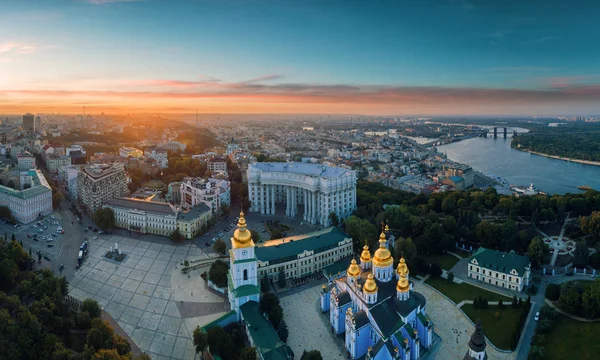 Veduta aerea del Monastero di St. Michaels a cupola d'oro a Kiev — Foto Stock