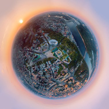 Kiev şehir St Michaels Golden-Domed Manastırı batımında üzerinde yüksek çözünürlüklü büyük 360 derece panorama.