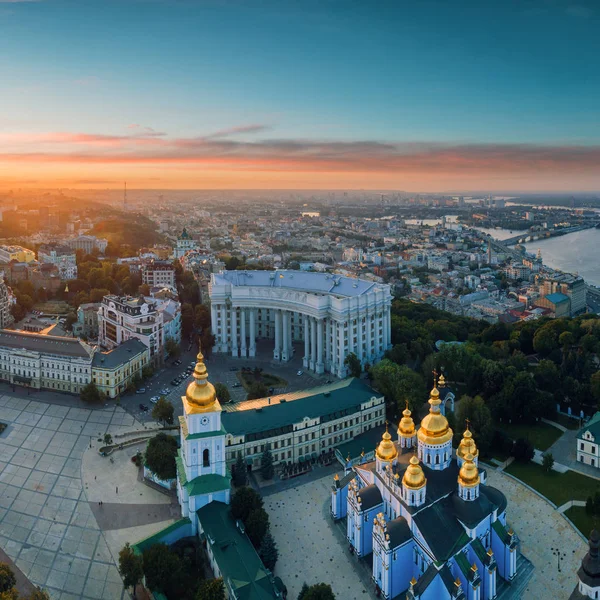 Εναέρια άποψη του Αγίου Michaels τρούλους μοναστηριού στο Κίεβο — Φωτογραφία Αρχείου
