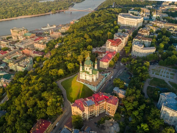 Πανόραμα από την πόλη του Κιέβου, με θέα στον ποταμό Δνείπερο, το ιστορικά και βιομηχανικές συνοικίες της πόλης και στην αριστερή όχθη — Φωτογραφία Αρχείου