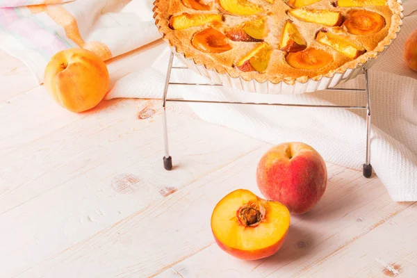 Badem krem Şeftalili pasta