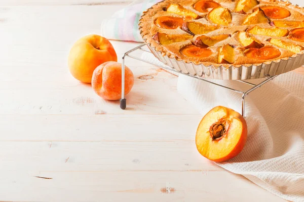 Pfirsichkuchen in Mandelcreme — Stockfoto