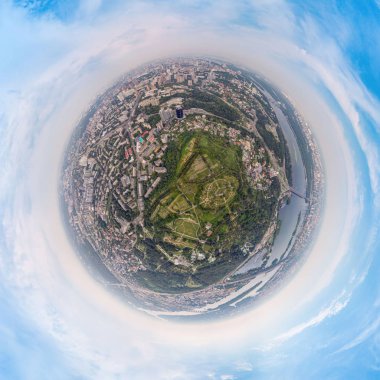 Panorama 360 derece Kiev Ulusal Botanik Bahçesi. Havadan görünümü