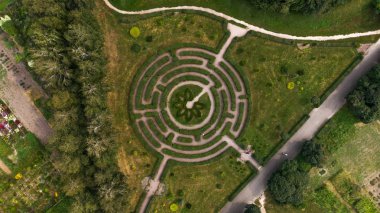 Botanik Bahçesi mm Grishka sonra Kiev, Ukrayna adında güzel bir yeşil labirentte