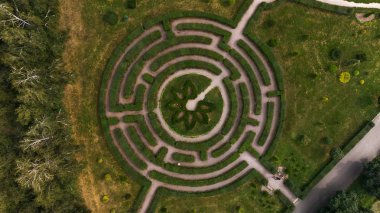 Botanik Bahçesi mm Grishka sonra Kiev, Ukrayna adında güzel bir yeşil labirentte