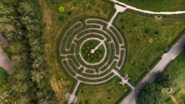 Botanik Bahçesi mm Grishka sonra Kiev, Ukrayna adında güzel bir yeşil labirentte