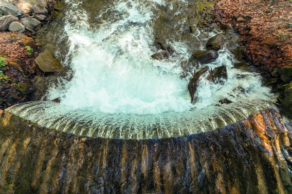 Un río en un parque nacional en los Cárpatos . — Foto de Stock