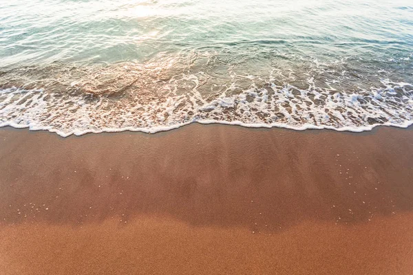 Ondas azuis na areia — Fotografia de Stock