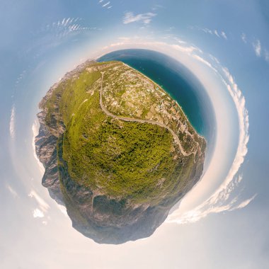 Küresel Panorama 360 derece deniz ve dağlar Kemer, Türkiye yakın: