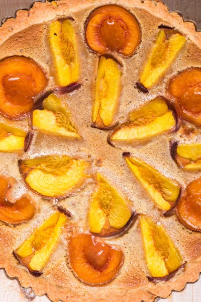 Pfirsichkuchen in Mandelcreme — Stockfoto