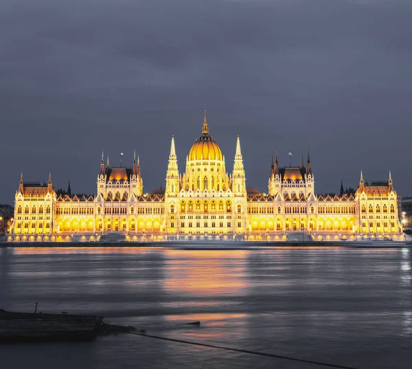 가장 크고, 굶주리고 있는 국회 건물 — 스톡 사진