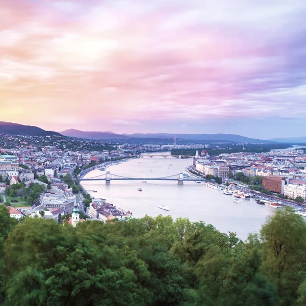 Vista panorâmica de Budapeste ao entardecer — Fotografia de Stock