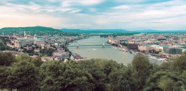 Vista panorâmica de Budapeste ao entardecer — Fotografia de Stock