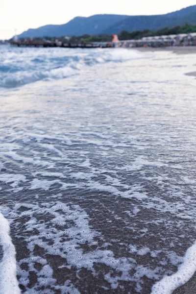 Blå vågor i sanden — Stockfoto