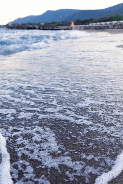 Ondas azuis na areia — Fotografia de Stock