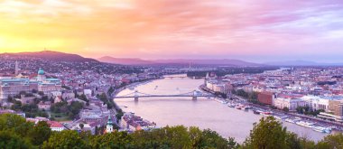 alacakaranlıkta Budapeşte panoramik görünüm