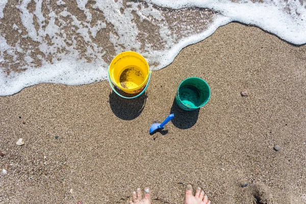 海滩上的铲子 — 图库照片