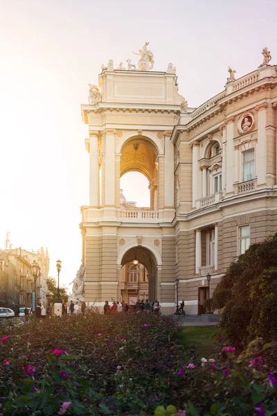 O Teatro Acadêmico Nacional de Ópera e Balé de Odessa na Ucrânia . — Fotografia de Stock