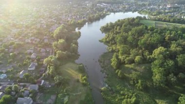 Göl üzerinde havadan görünümü