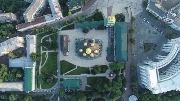 Luchtfoto van St. Michaels Golden-Domed klooster in Kiev, Oekraïne — Stockvideo