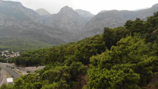 Dağlar ve sahil Milli Parkı Türkiye, Beldibi köy'de havadan görünümü — Stok video