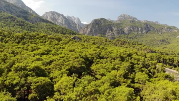 Luftaufnahme der Berge und Küste Nationalpark in der Türkei, Beldibi Dorf — Stockvideo