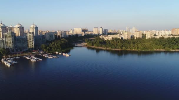 Vue aérienne du complexe résidentiel Riviera Riverside, yacht club, Kiev, Ukraine 