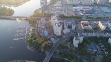 Yakındaki Metro Köprüsü, Kiev, Ukrayna Kiev şehrinin panoramik havadan görünümü