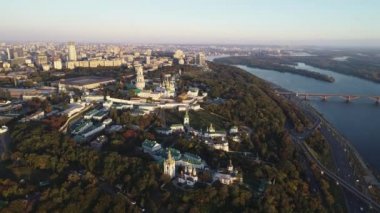 Kiev, Ukrayna Kiev Pechersk Lavra hava görünümünü. 4k video