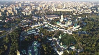 Kiev, Ukrayna Kiev Pechersk Lavra hava görünümünü. 4k video