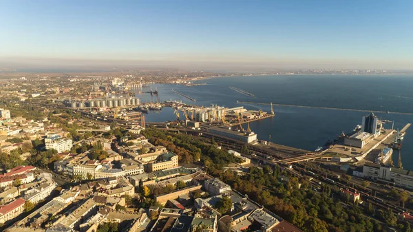 Widok z lotu ptaka panorama Odessy z portu i morza, Ukraina — Zdjęcie stockowe