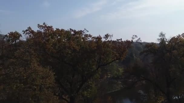 Vista aérea del Parque Nacional Dendrológico Sofiyivka en Uman, Ucrania. Imágenes de aviones no tripulados. 4K . — Vídeo de stock