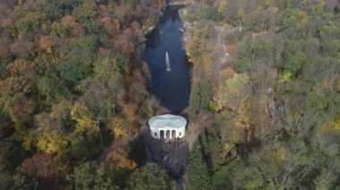 Ulusal dendroloji Park Sofiyivka Uman, Ukrayna Hava görünümünü. Drone görüntüleri. 4k.