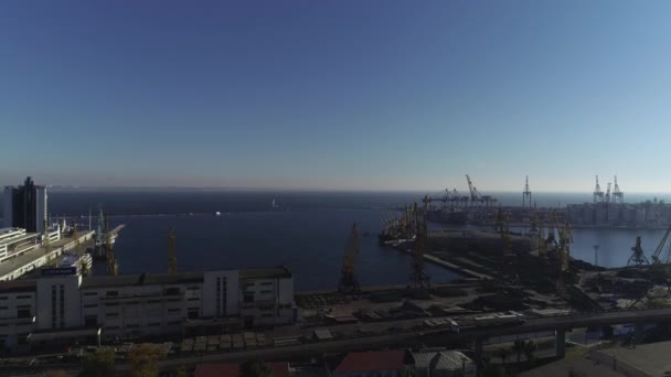黒海、ウクライナのオデッサ港の航空写真 — ストック動画