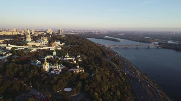 Vista aérea de Kiev Pechersk Lavra en Kiev, Ucrania. Vídeo 4k — Vídeo de stock