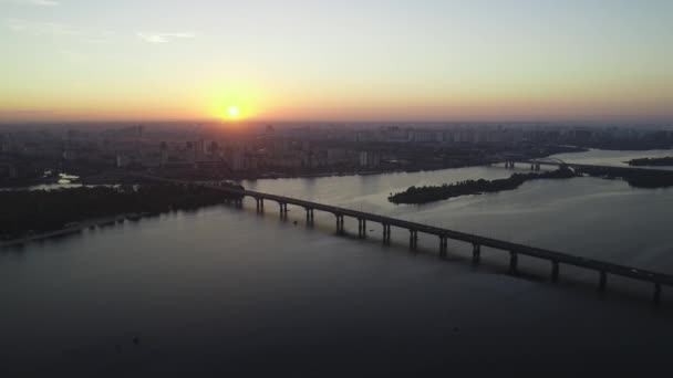 Vista aérea da ponte de Patona no início da manhã ao amanhecer, Kiev, Ucrânia — Vídeo de Stock