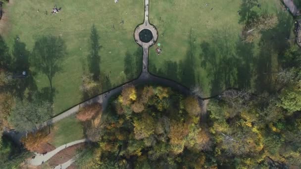 Luchtfoto van de nationale dendrologische Park Sofiyivka in Uman, Oekraïne. Drone beelden. 4k. — Stockvideo