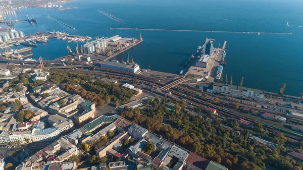 ポートと海、ウクライナ オデッサの空中パノラマ — ストック写真