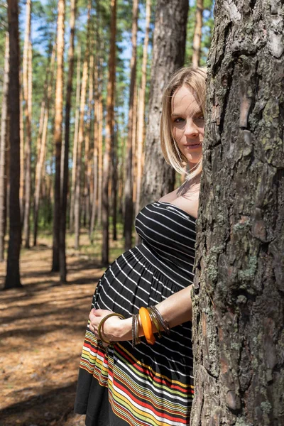 Pregnant woman in the forest — Stock Photo, Image