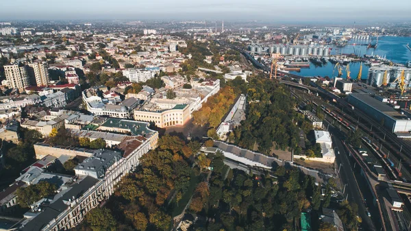 Panorama över i Odessas staden med Istanbul parken och Potemkin Stairs, Ukraina — Stockfoto