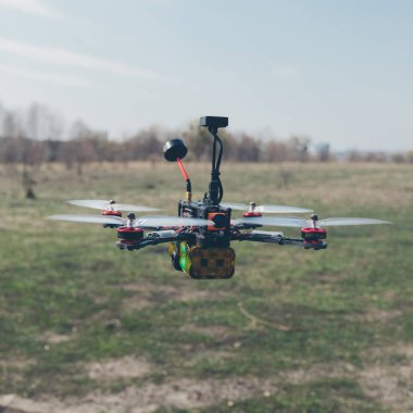 FPV drone uçmak için hazır