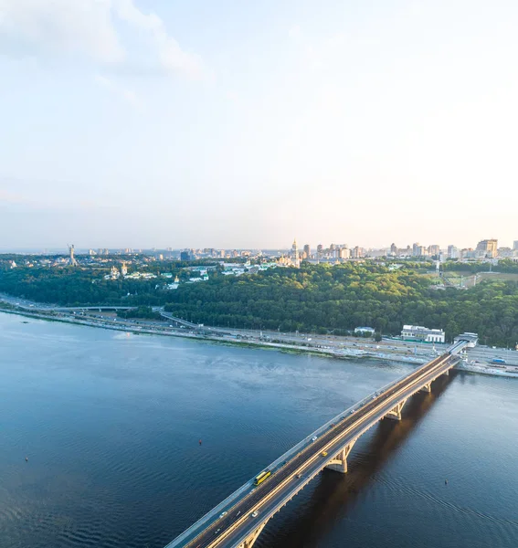 Panoramic aerial view of the right bank of Kiev from the side of the Dnieper. Subway bridge — Stock Photo, Image