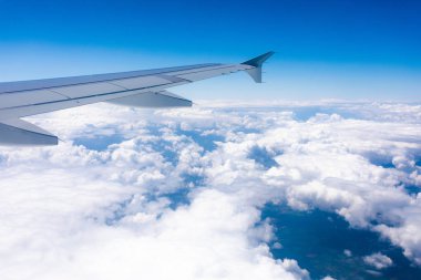 Uçuş sırasında kanat uçakları irtifada