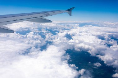 Uçuş sırasında kanat uçakları irtifada