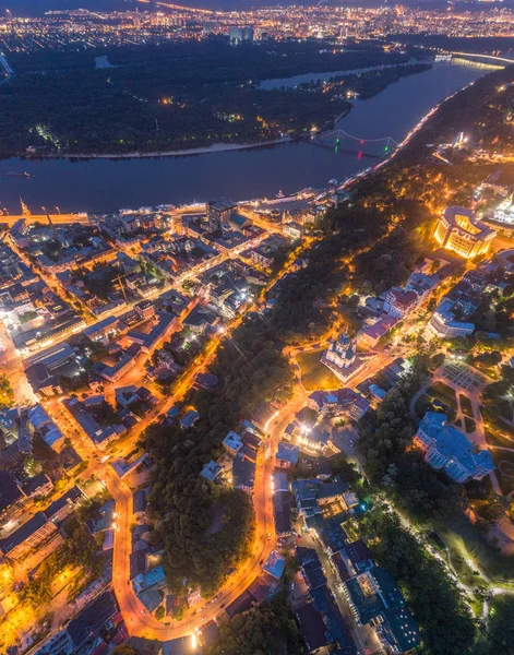 Panorama nocturno de Kiev, capital de Ucrania . — Foto de Stock