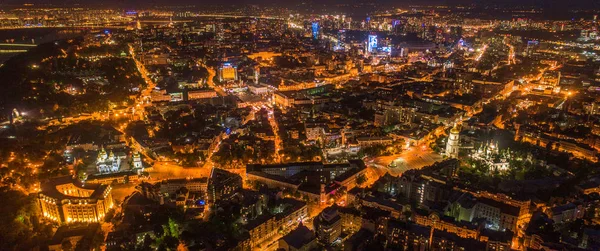 Cidade noturna de Kiev, Ucrânia. Vista aérea panorâmica — Fotografia de Stock