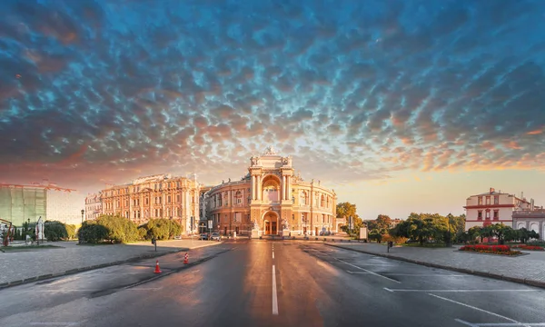 Opera House en Odessa, Ucrania. Teatro Estatal de Ópera Académica y Ballet de Odessa — Foto de Stock